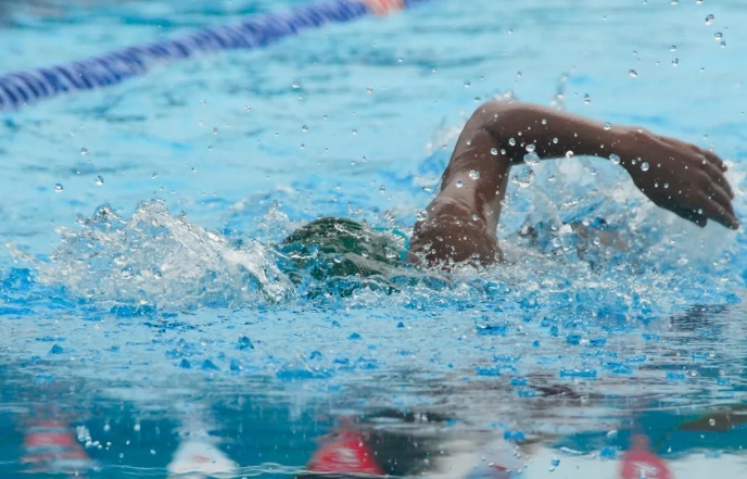 游泳減肥菜單：四周高效燃脂計畫與常見錯誤解析