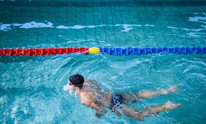 游泳跑步消耗对比 游泳跑步消耗对比