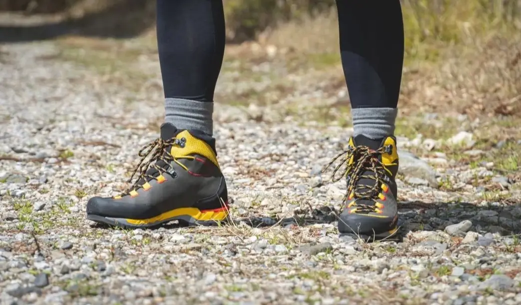 新手登山鞋怎麼挑？資深山友的入門選購指南與真實踩坑經驗