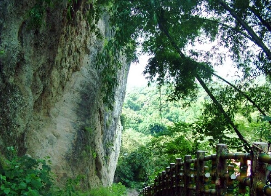 雞冠山附近景點