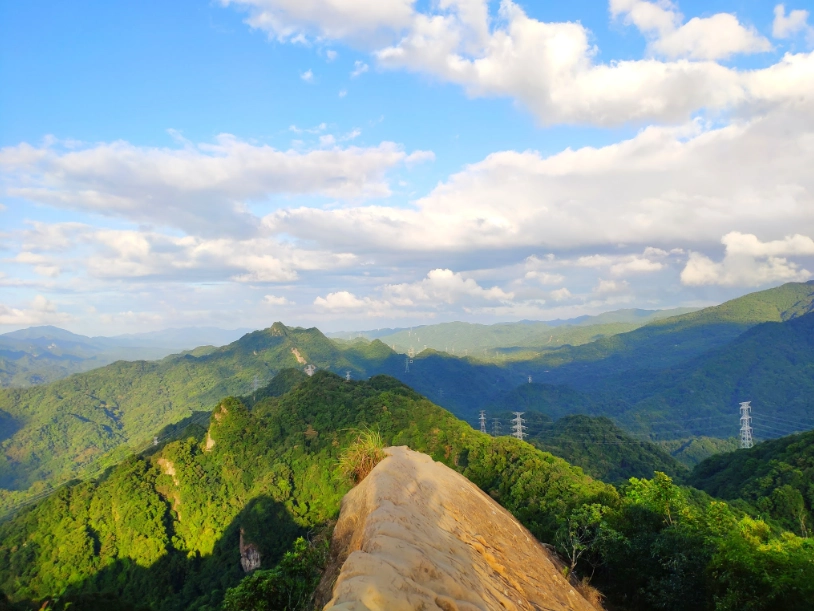 皇帝殿難度：親身體驗岩稜鐵鏈路線與安全準備