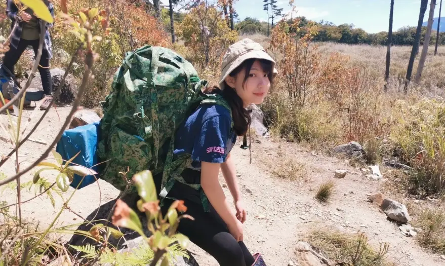女生登山鞋穿搭