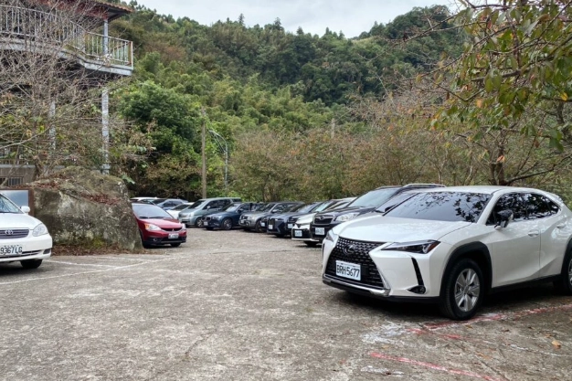 馬那邦山登山停車