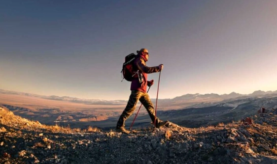 登山杖下坡技巧