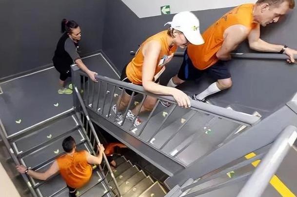 爬一層樓梯熱量